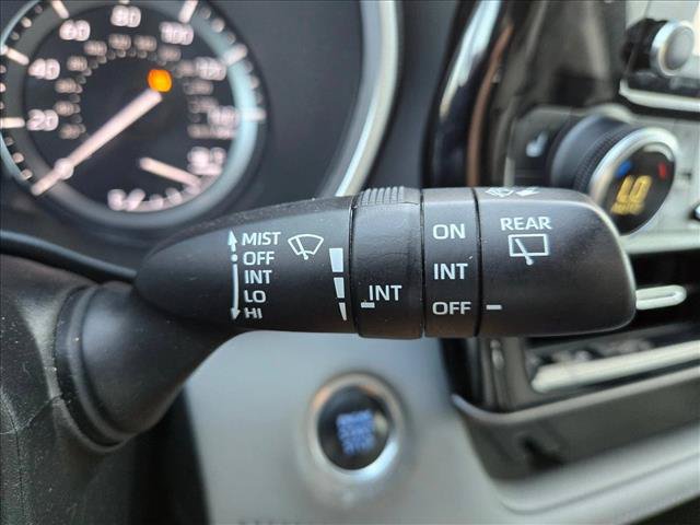 Used 2021 Toyota Highlander XLE FWD image 12