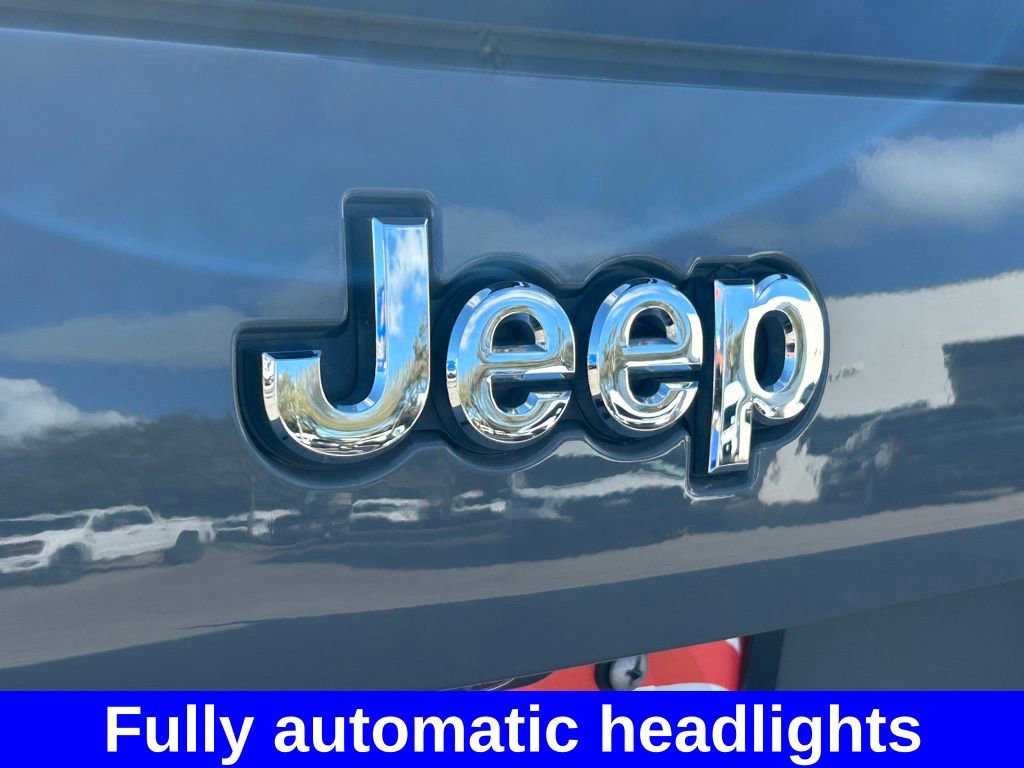 Used 2020 Jeep Cherokee Latitude Plus w/ Comfort/Convenience Group AWD/4WD image 23