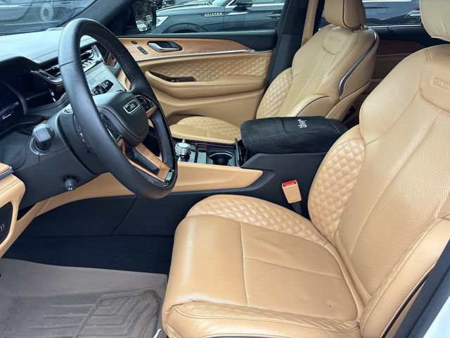 Used 2024 Jeep Grand Cherokee Summit AWD/4WD image 11