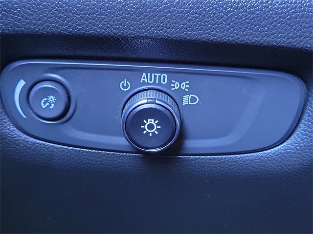 Used 2023 Chevrolet Traverse LT image 19