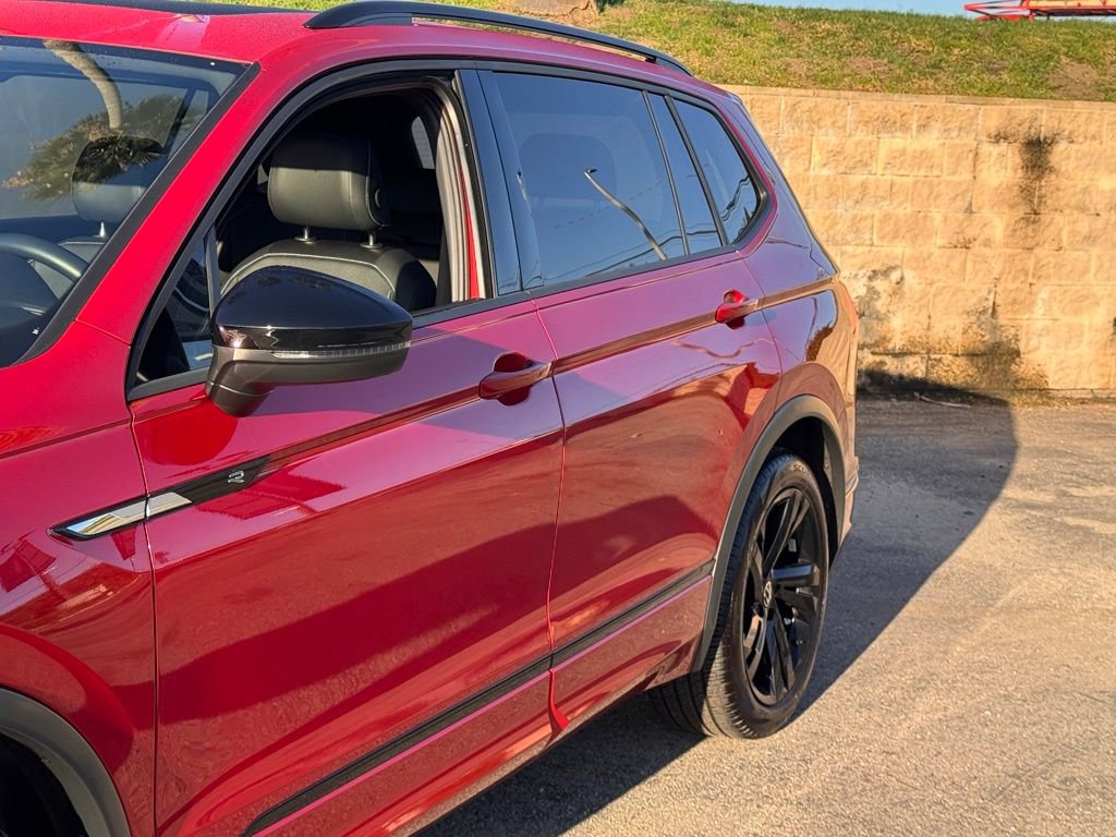 Used 2024 Volkswagen Tiguan SE R-Line FWD image 9