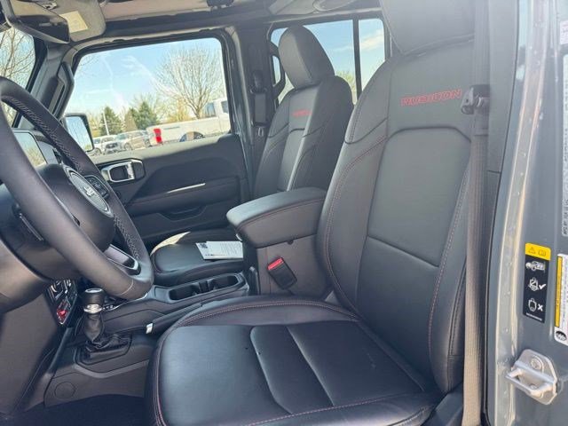 Used 2025 Jeep Wrangler Unlimited Rubicon AWD/4WD image 12