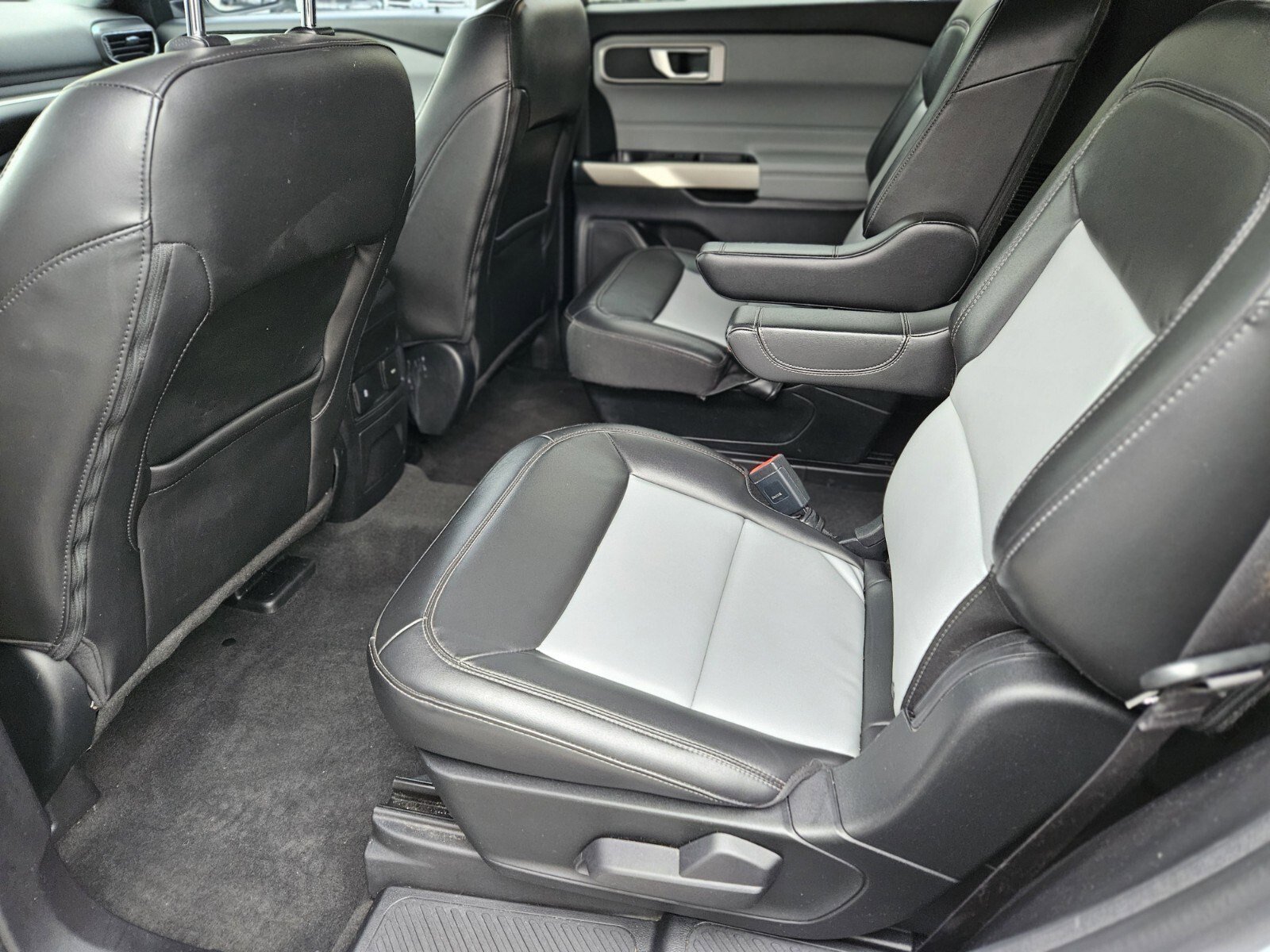 Certified 2022 Ford Explorer XLT w/ Equipment Group 202A image 17