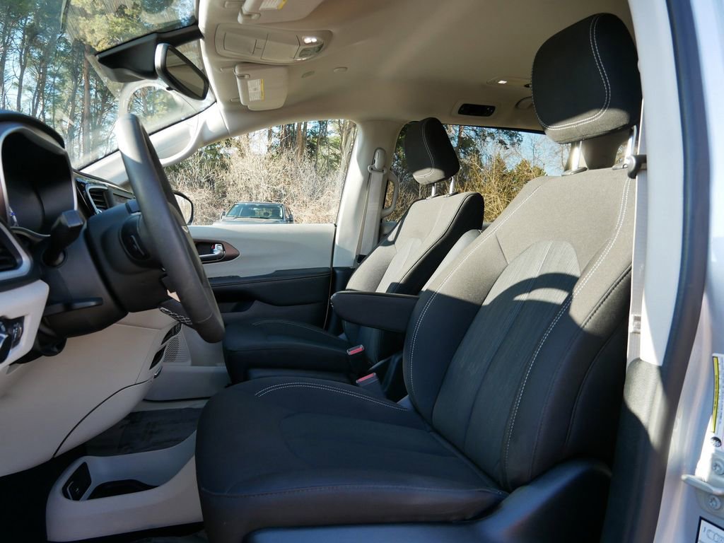 Used 2024 Chrysler Voyager LX FWD image 15