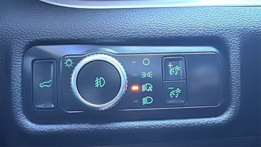 Certified 2021 Ford Explorer XLT w/ Equipment Group 202A image 17