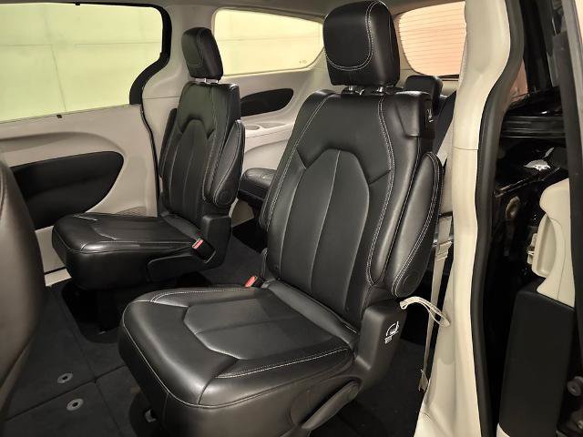 Used 2024 Chrysler Pacifica Touring-L FWD image 31