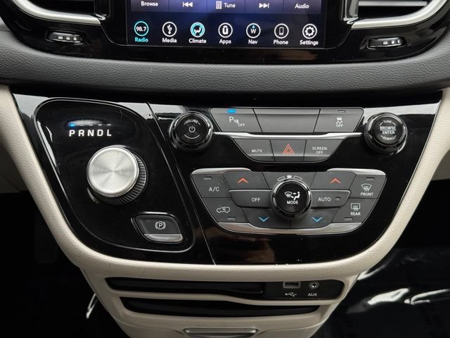 Used 2019 Chrysler Pacifica Touring Plus FWD image 17
