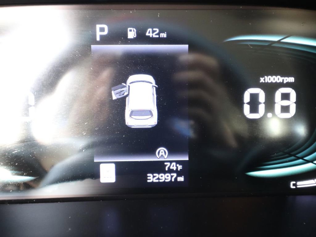 Used 2025 Kia Soul LX w/ LX Technology Package image 18