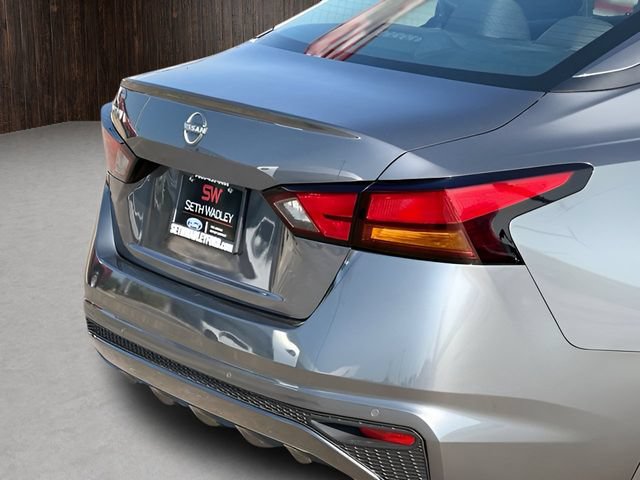 Used 2025 Nissan Altima 2.5 SV FWD image 11