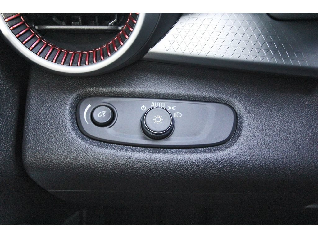 Used 2024 Chevrolet Trax RS w/ Sunroof Package FWD image 20