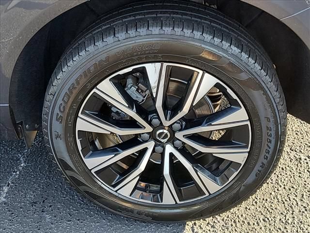 Used 2023 Volvo XC60 B5 Plus FWD image 18