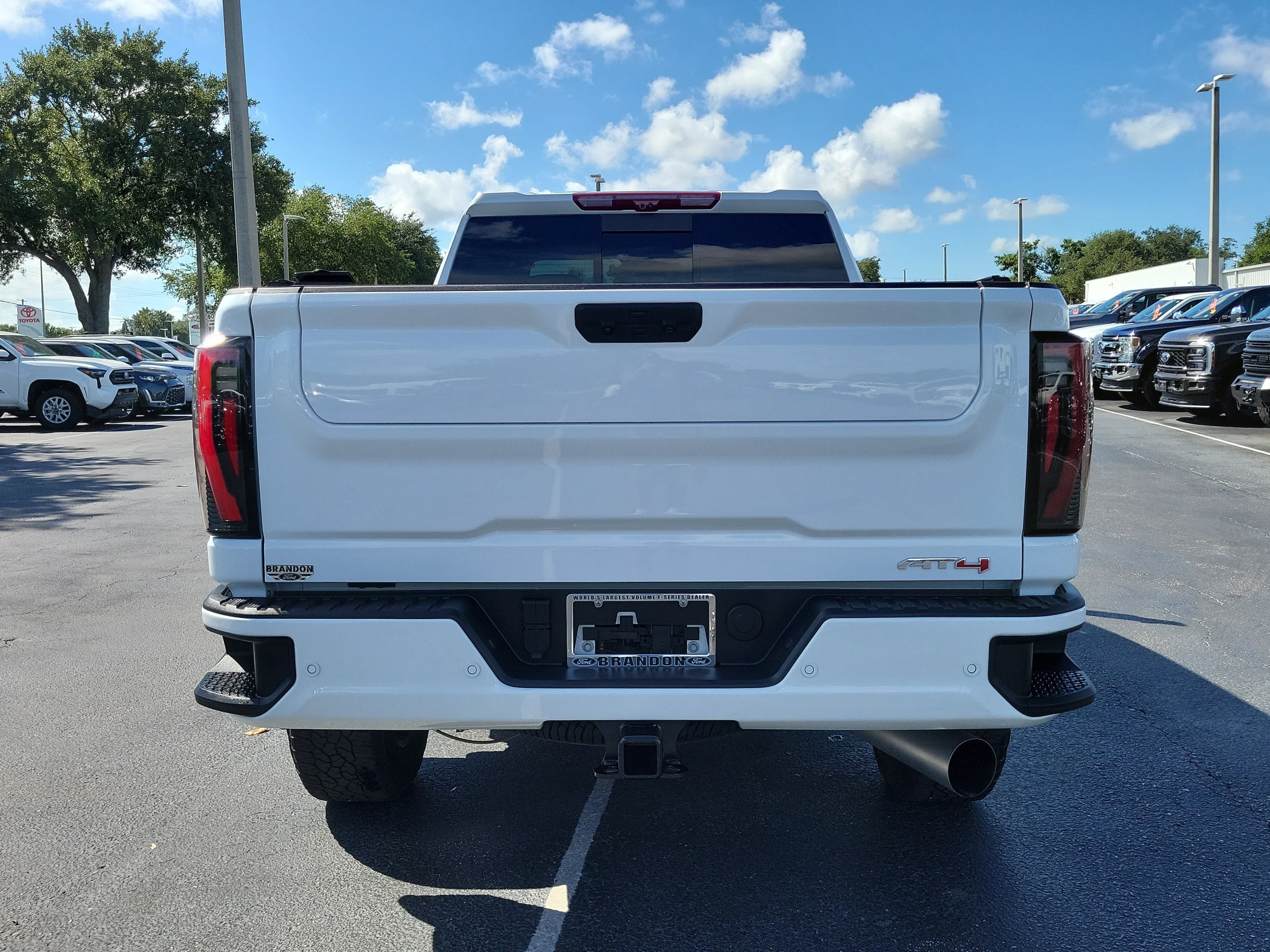 Used 2025 GMC Sierra 2500 AT4 w/ AT4 Premium Plus Package AWD/4WD image 9