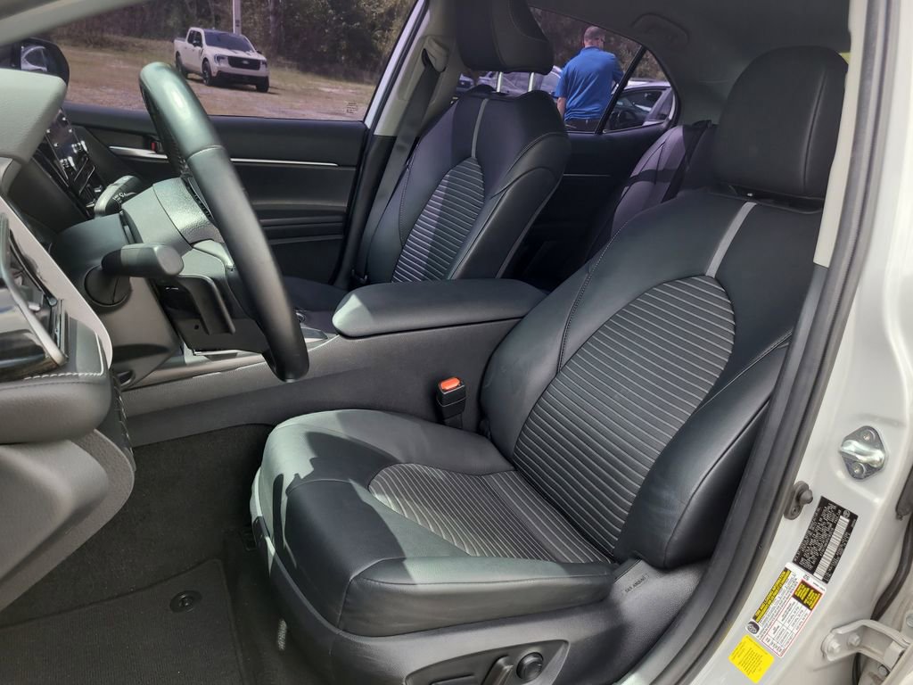 Used 2023 Toyota Camry SE image 15