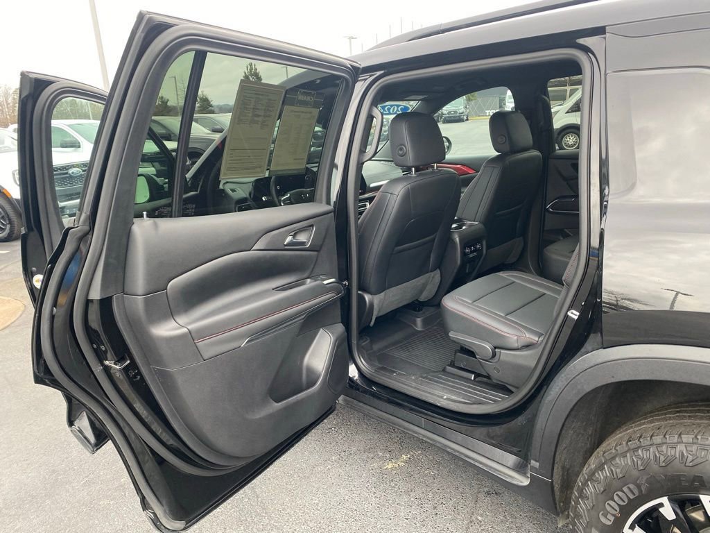 Used 2024 Chevrolet Traverse Z71 image 27