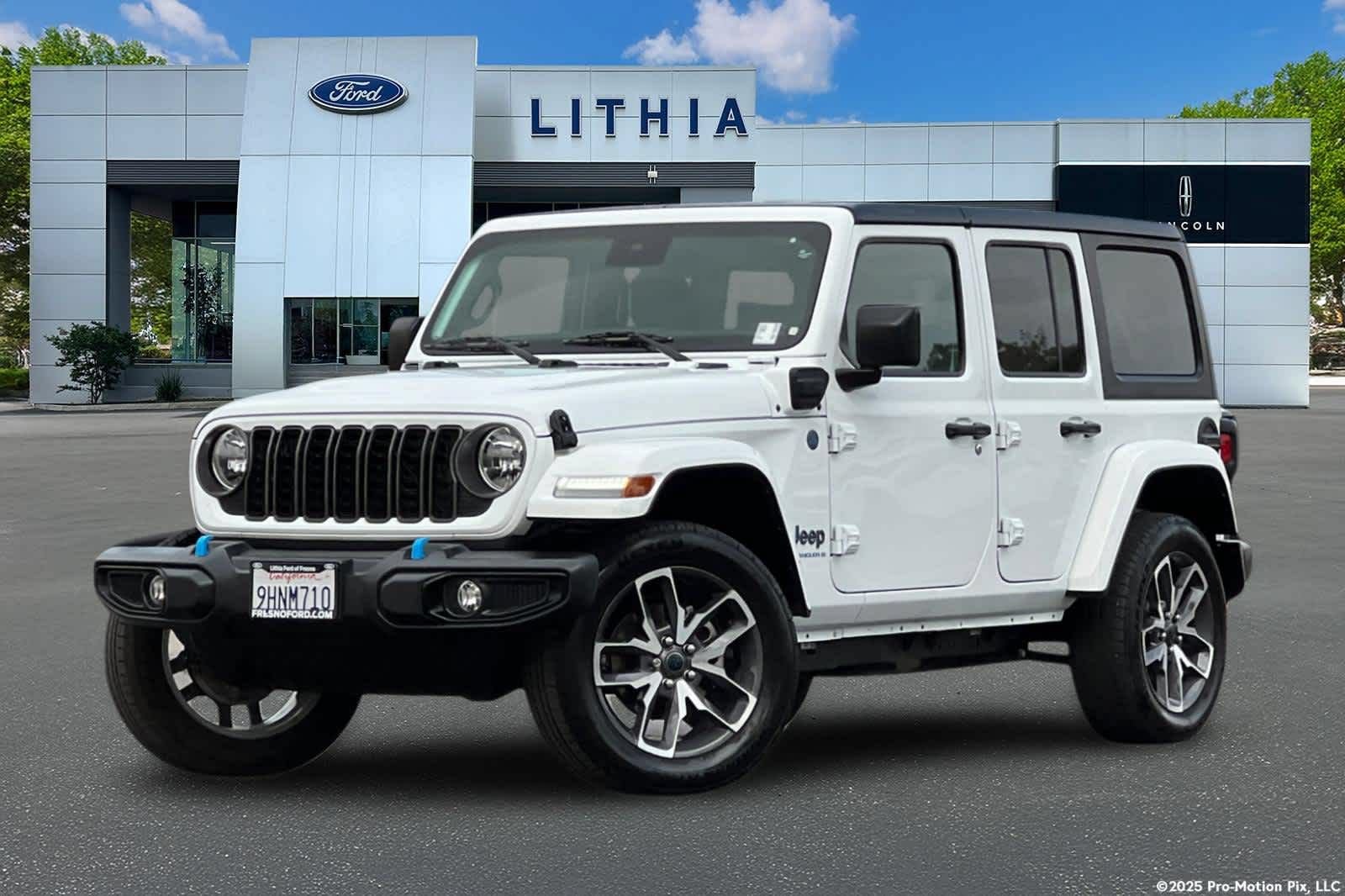 Used 2024 Jeep Wrangler Unlimited AWD/4WD image 1