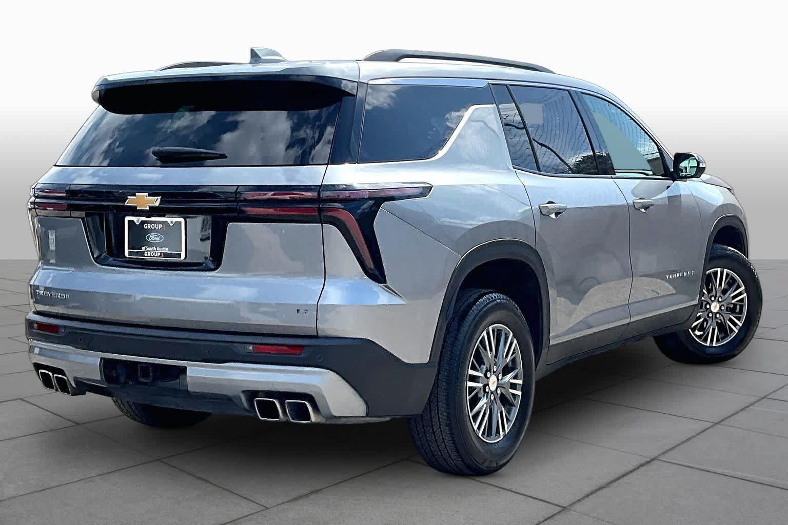 Used 2024 Chevrolet Traverse LT FWD image 13