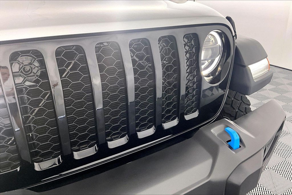 Used 2023 Jeep Wrangler Unlimited w/ Cold Weather Group AWD/4WD image 30
