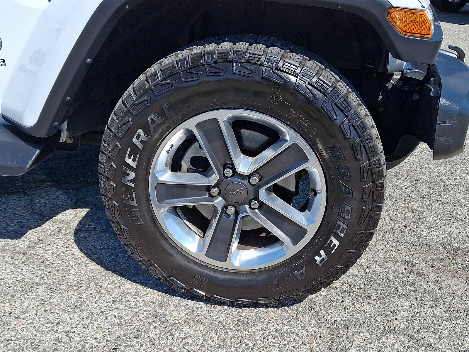 Used 2018 Jeep Wrangler Unlimited Sahara w/ Cold Weather Group AWD/4WD image 11