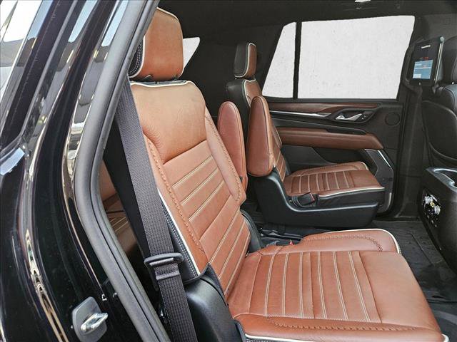 Used 2023 GMC Yukon Denali Ultimate w/ LPO, Floor Liner Package AWD/4WD image 16
