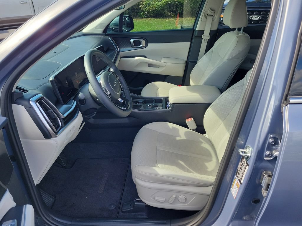 Used 2025 Kia Sorento S FWD image 16