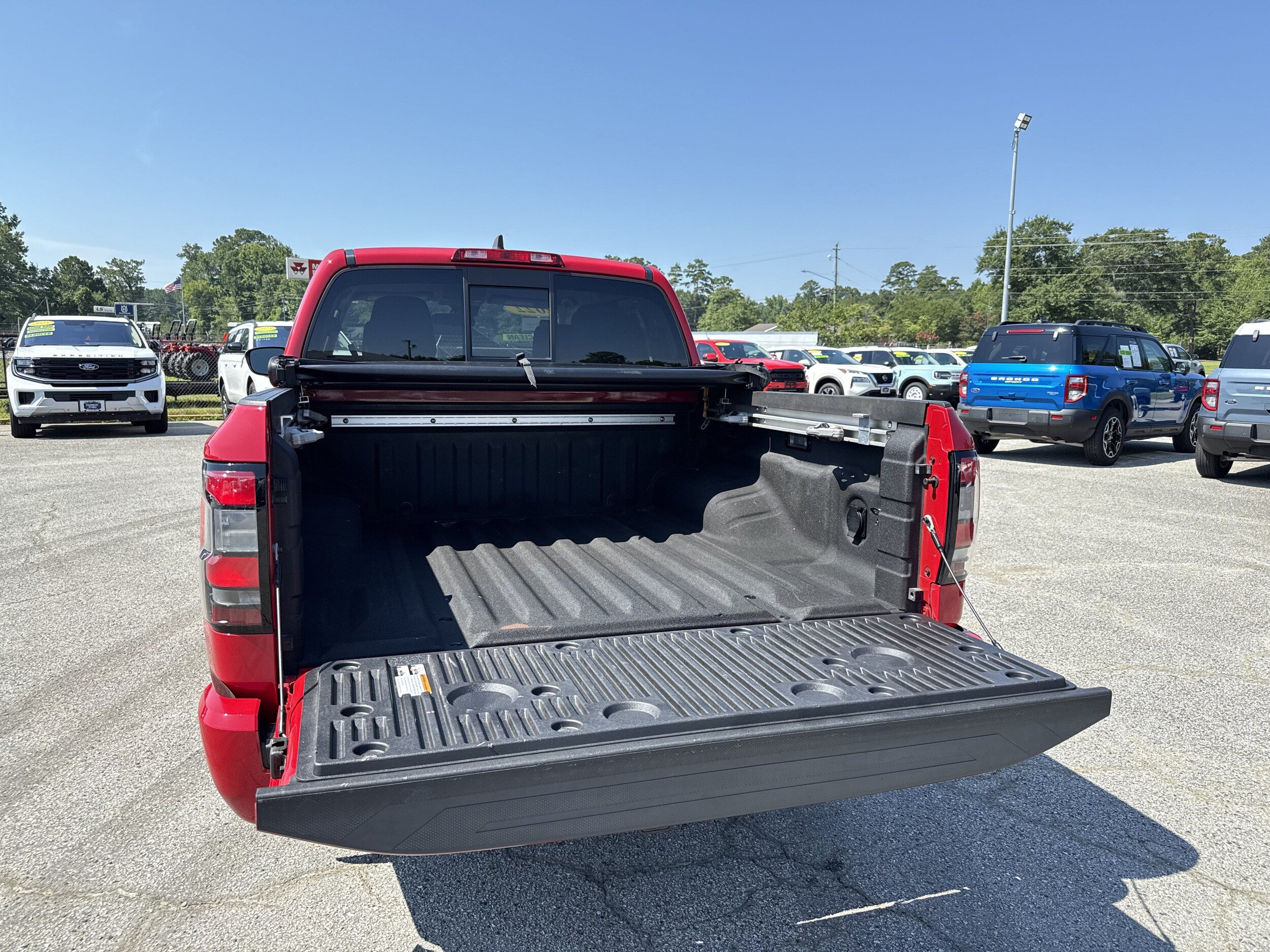 Used 2022 Nissan Frontier SV AWD/4WD image 10