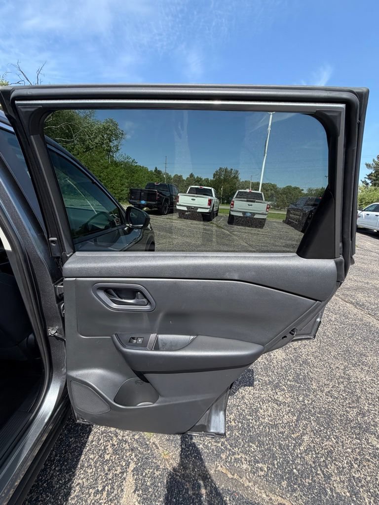 Used 2024 Nissan Rogue S AWD/4WD image 13