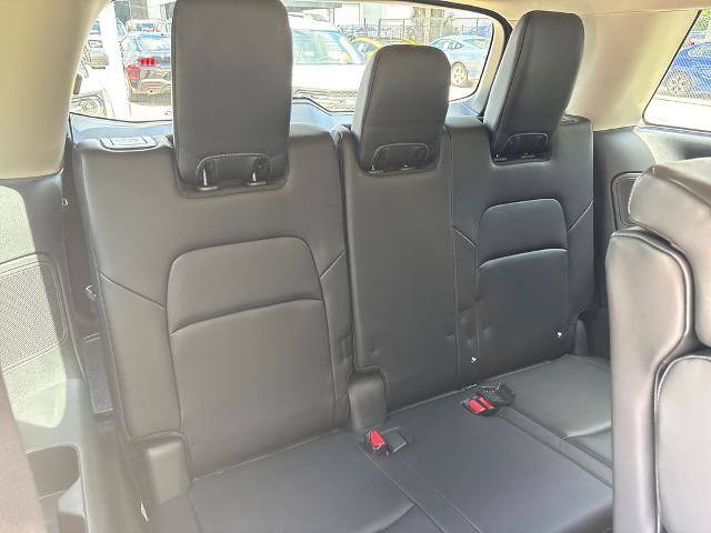 Used 2024 Nissan Pathfinder Platinum w/ Black Appearance Package FWD image 32