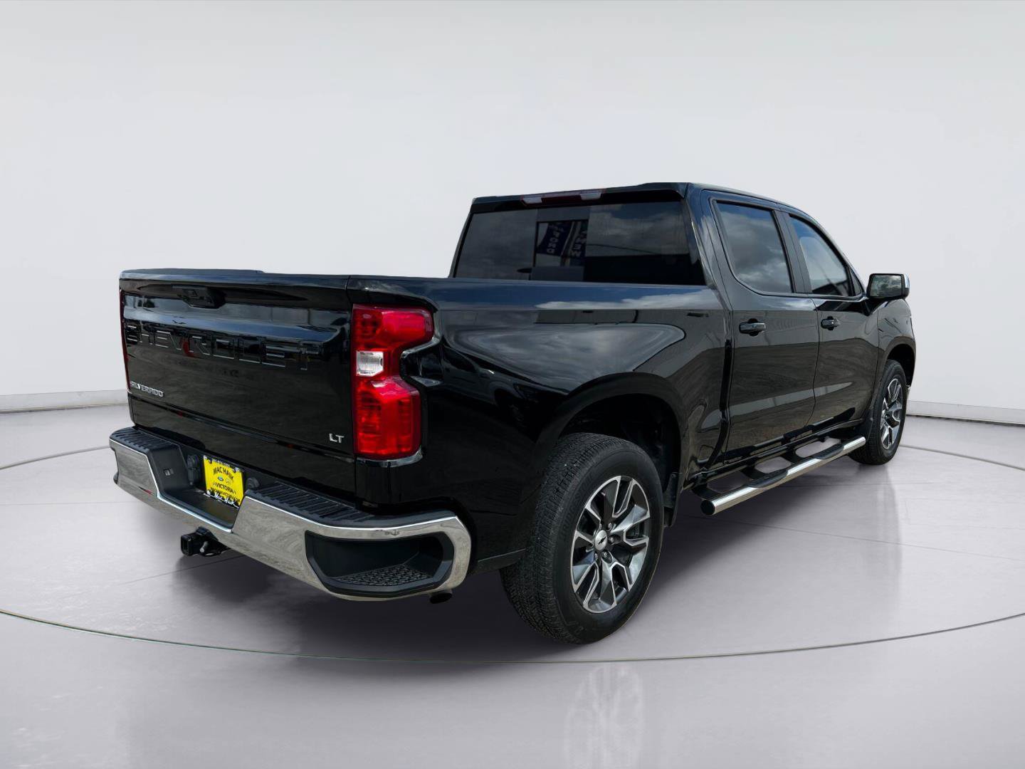Used 2024 Chevrolet Silverado 1500 LT w/ Convenience Package II RWD image 3