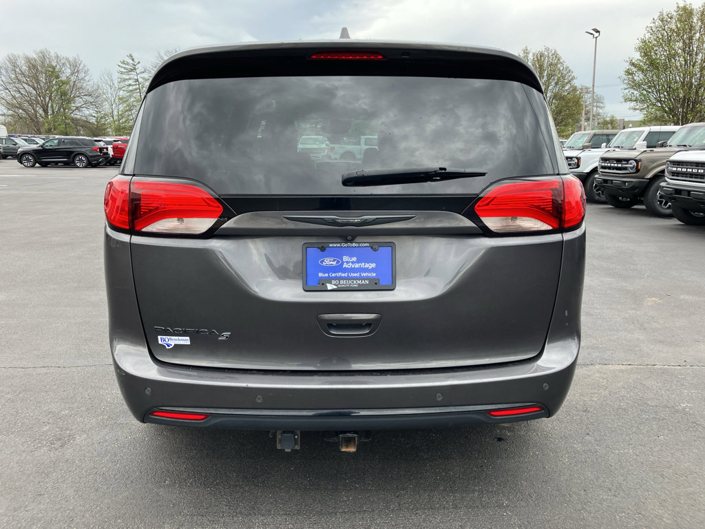 Used 2020 Chrysler Pacifica Touring-L Plus image 4