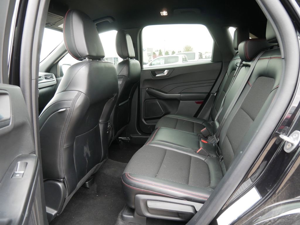 Certified 2025 Ford Escape ST-Line AWD/4WD image 11