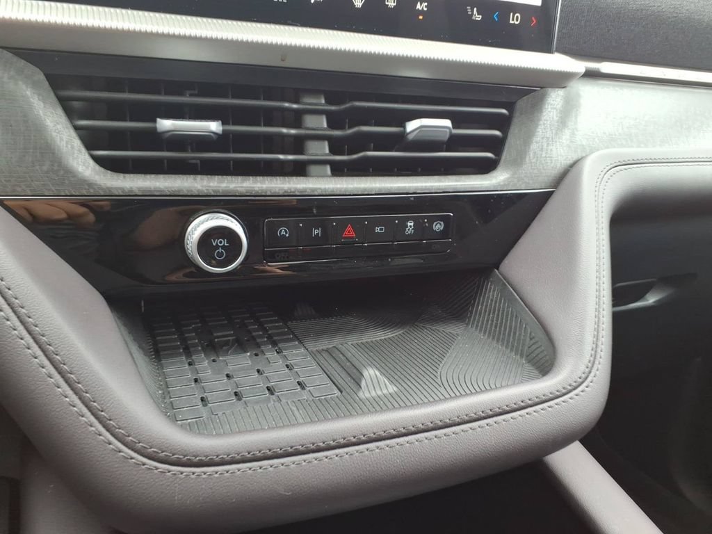Certified 2025 Ford Explorer Platinum AWD/4WD image 22