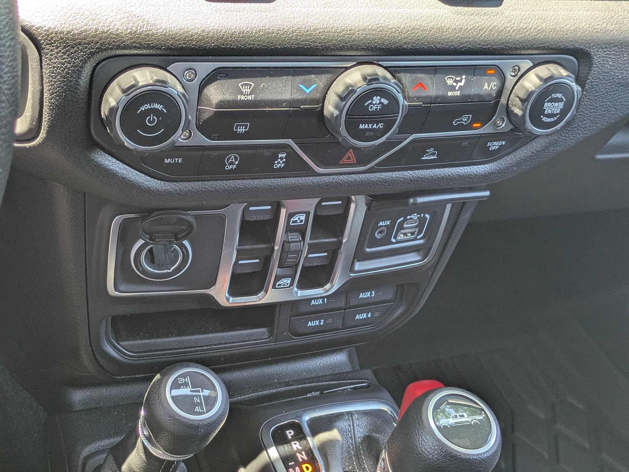 Used 2024 Jeep Gladiator Sport AWD/4WD image 18