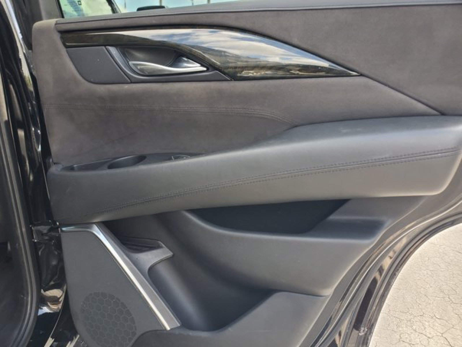 Used 2018 Cadillac Escalade Platinum RWD image 37