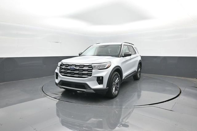 Certified 2025 Ford Explorer Active w/ Active Comfort Package AWD/4WD image 3