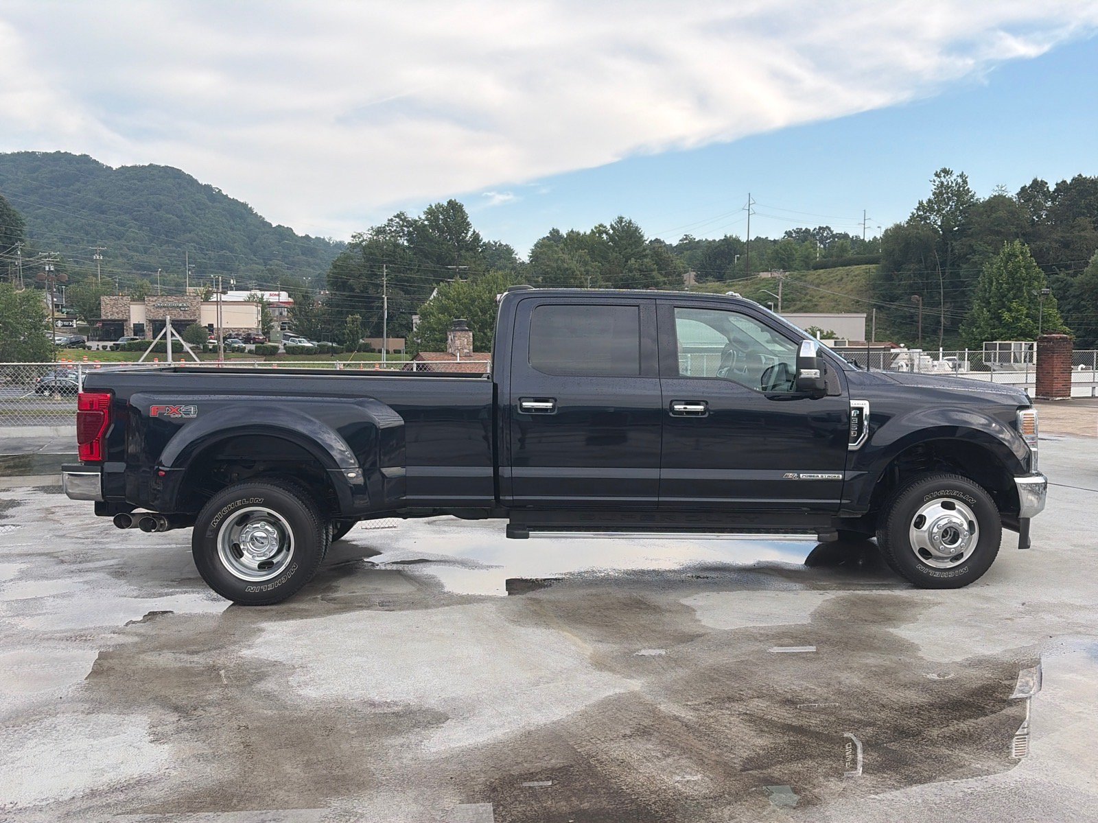 Certified 2022 Ford F350 Lariat w/ Lariat Ultimate Package AWD/4WD image 2