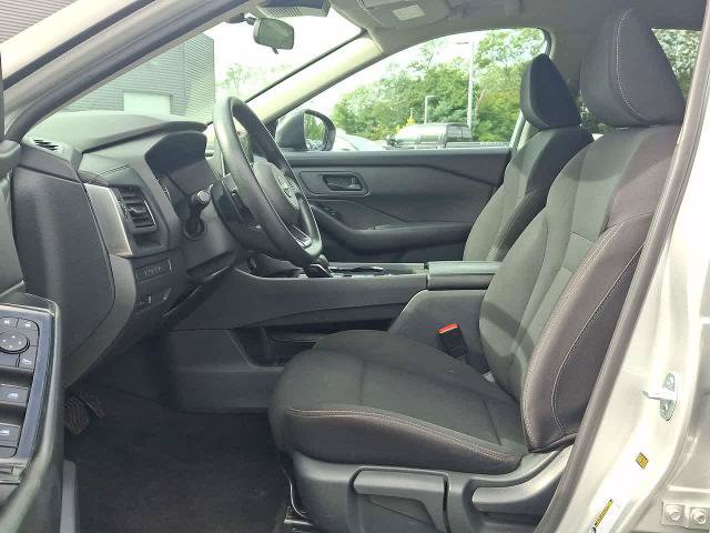 Used 2024 Nissan Rogue S FWD image 17