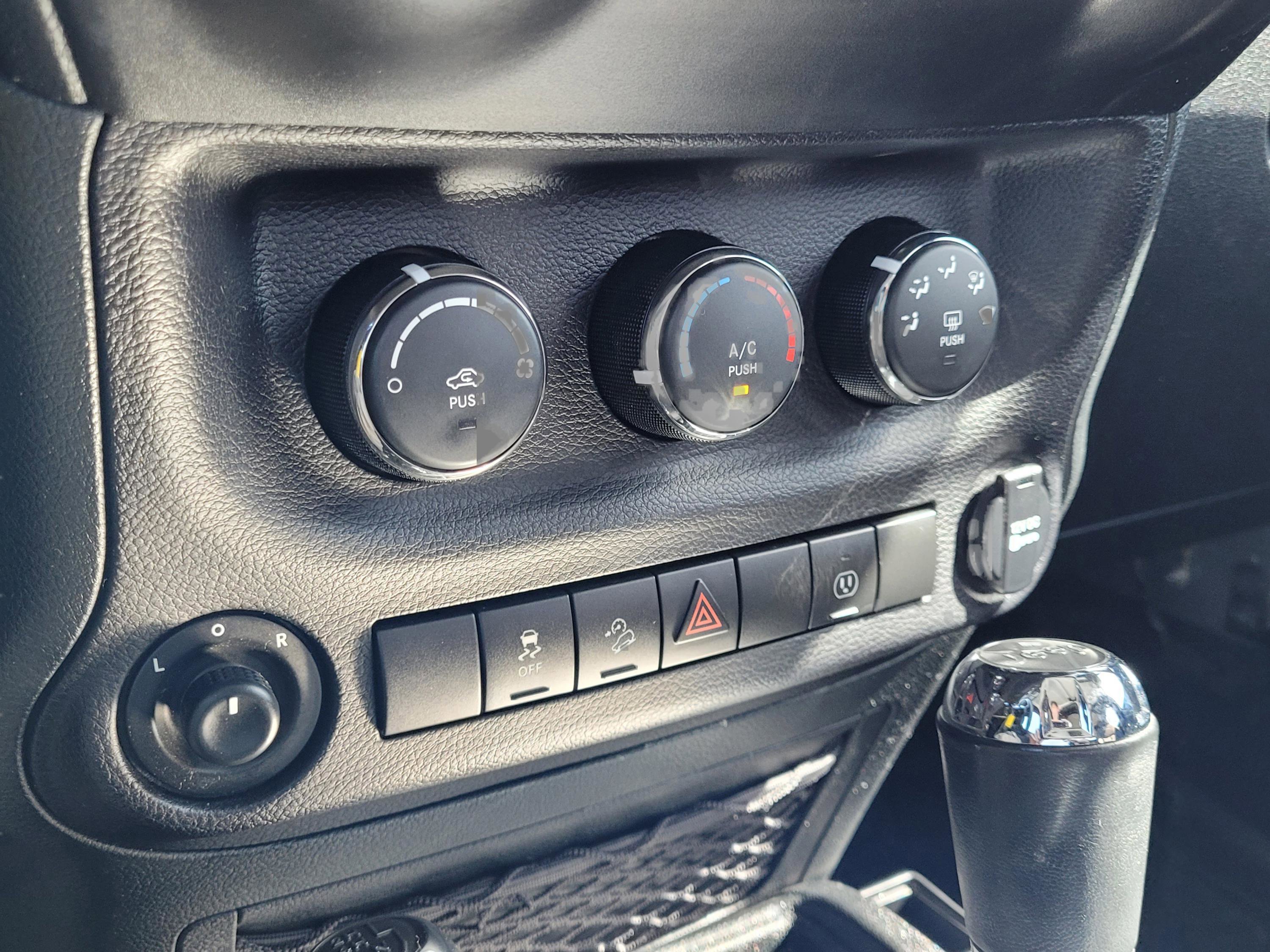 Used 2017 Jeep Wrangler Unlimited Sahara AWD/4WD image 21