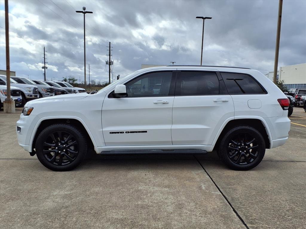 Used 2020 Jeep Grand Cherokee Altitude image 3