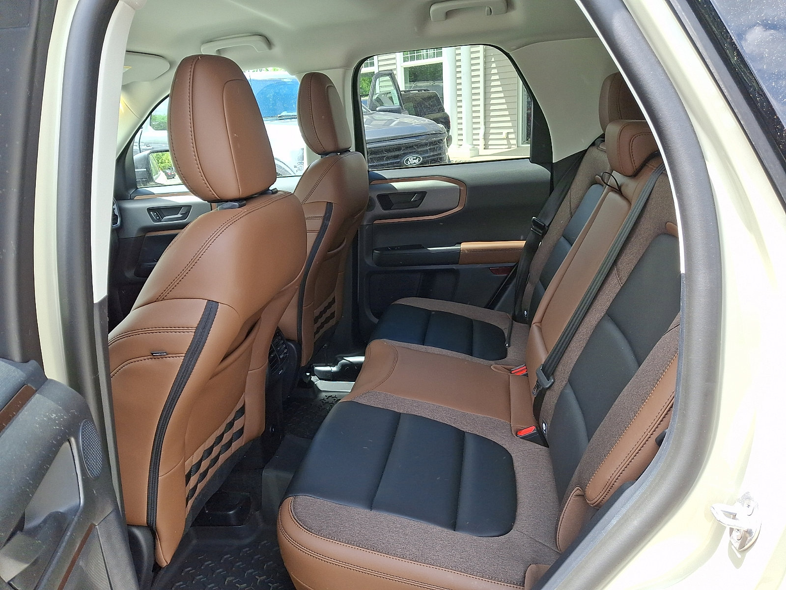 Certified 2025 Ford Bronco Sport Outer Banks w/ Outer Banks Tech Package+ AWD/4WD image 11