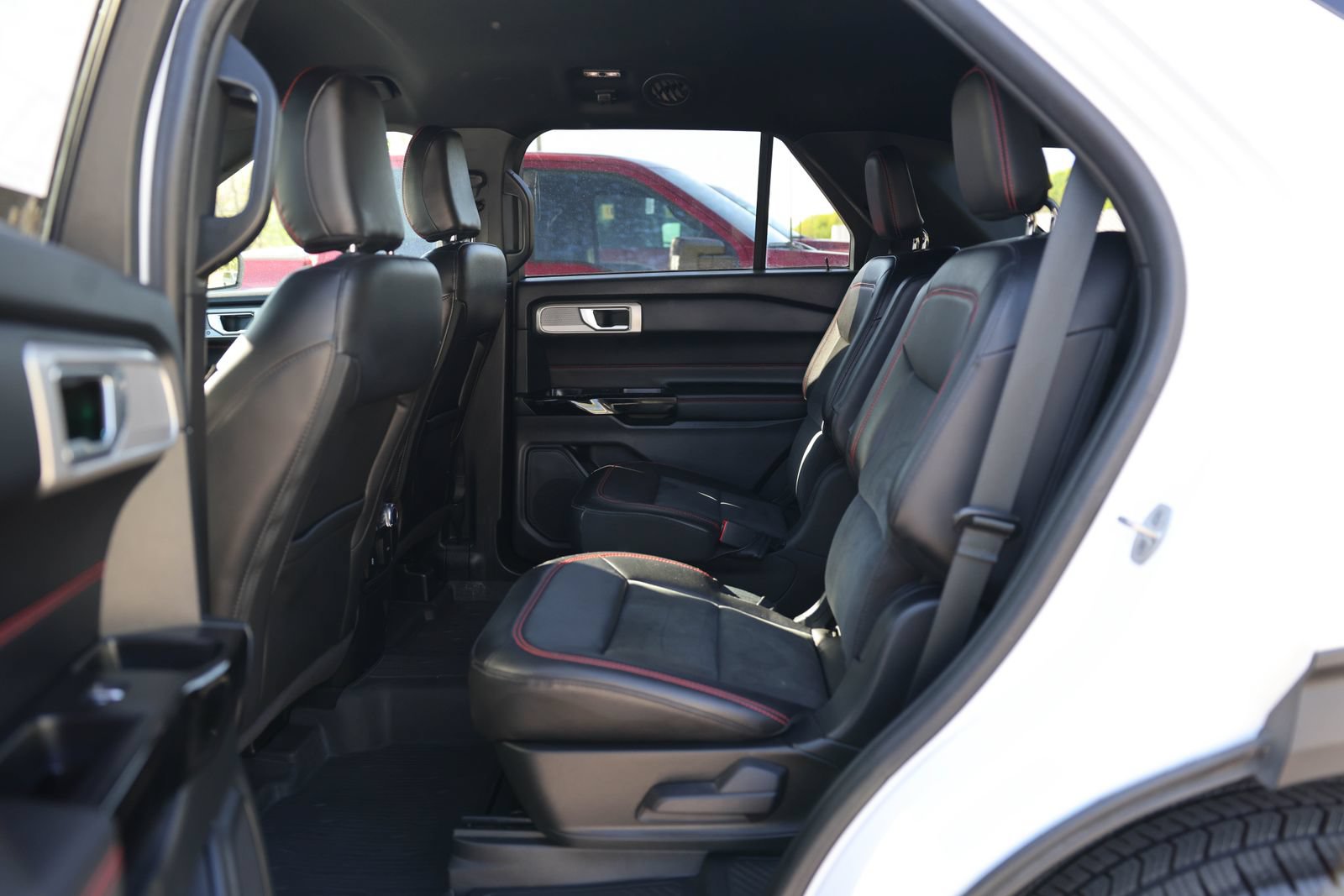 Certified 2022 Ford Explorer ST-Line w/ Class IV Trailer Tow Package AWD/4WD image 18