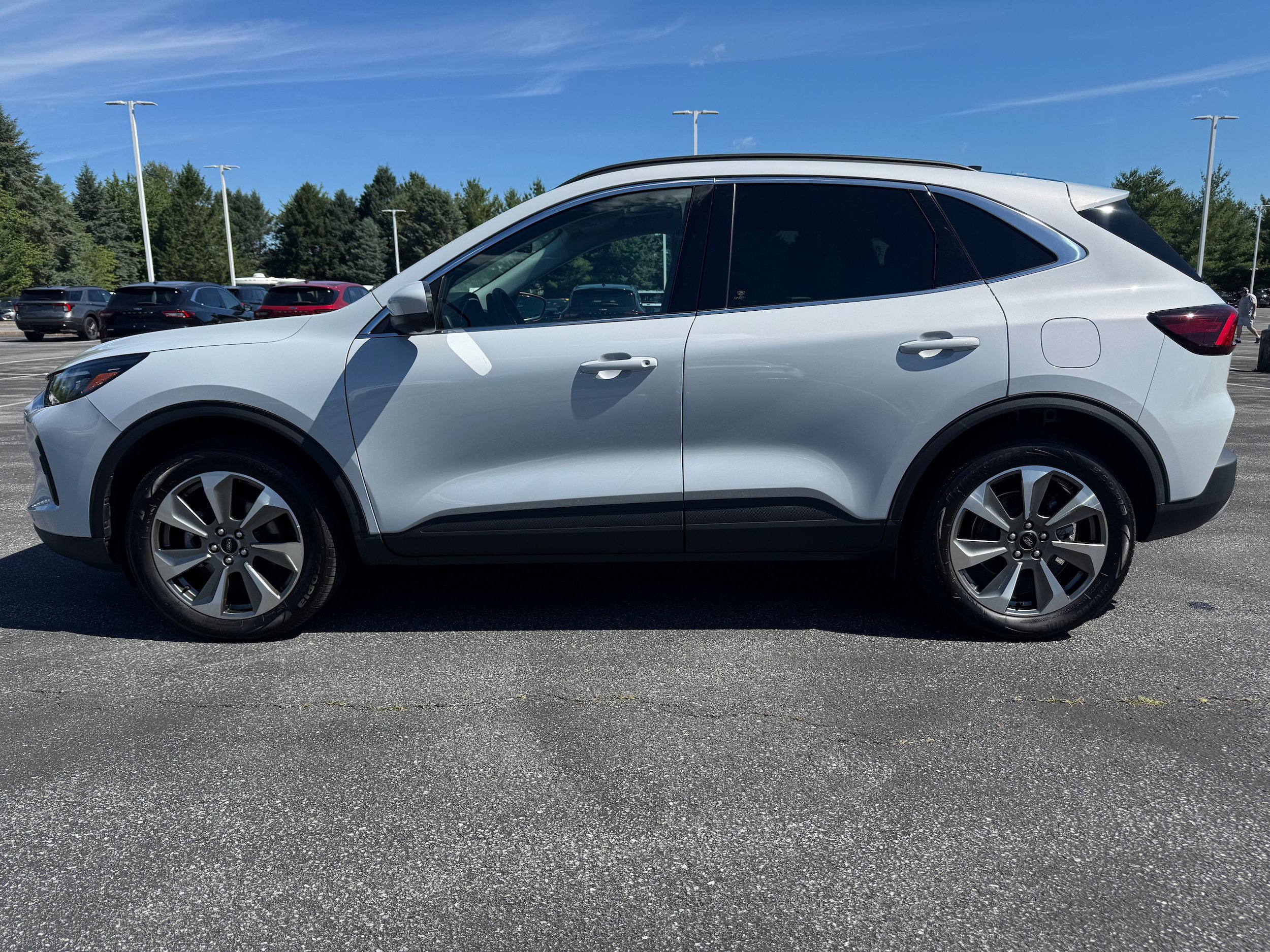 Certified 2025 Ford Escape Platinum w/ Premium Technology Package AWD/4WD video 2