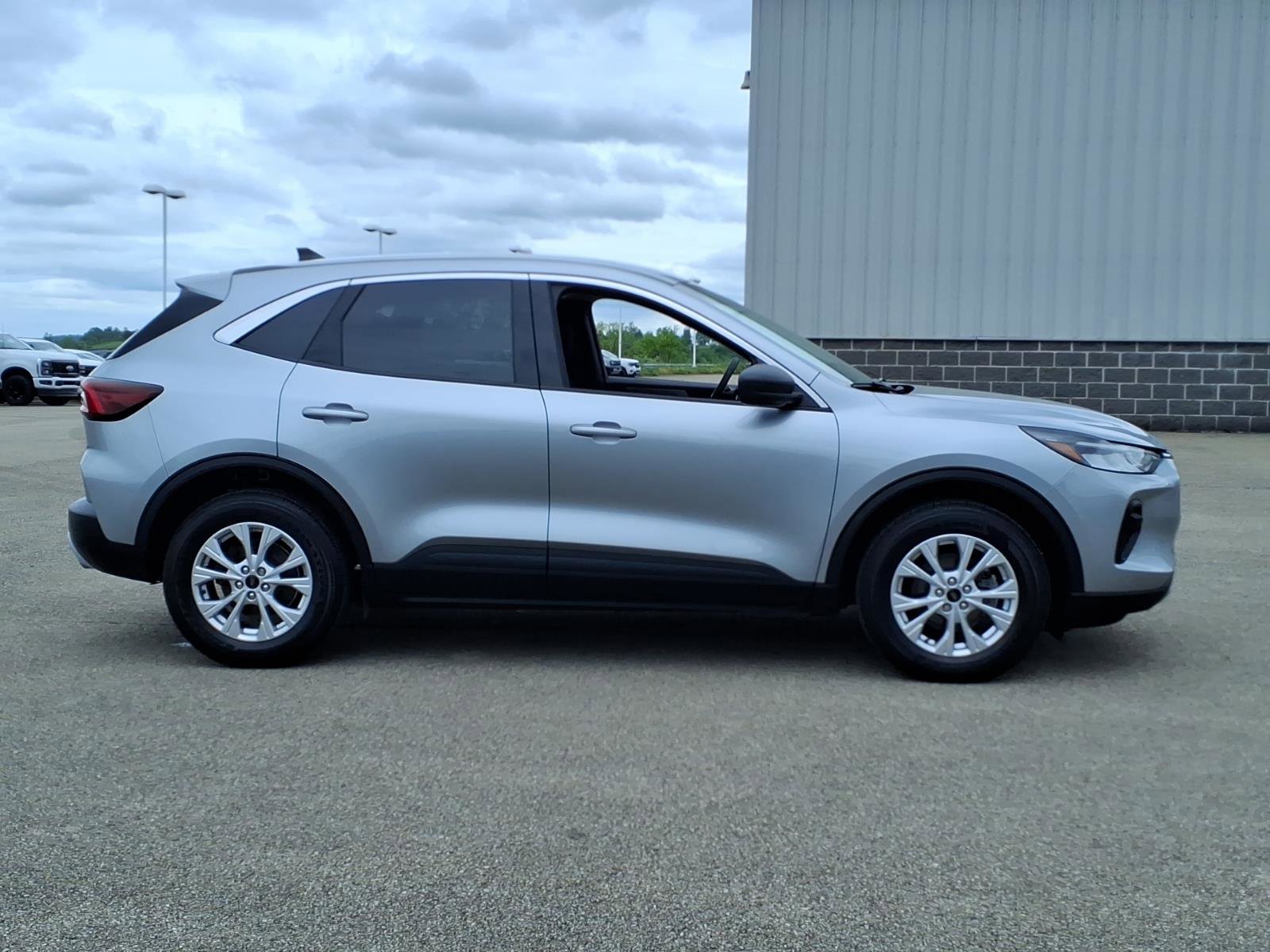 Certified 2023 Ford Escape Active AWD/4WD image 2