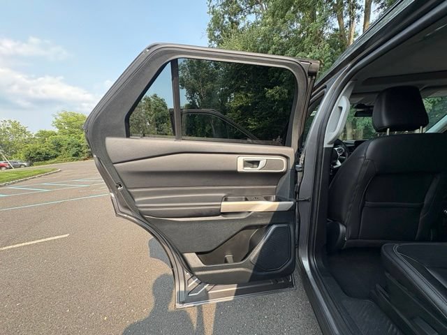 Certified 2022 Ford Explorer XLT w/ Equipment Group 202A AWD/4WD image 38