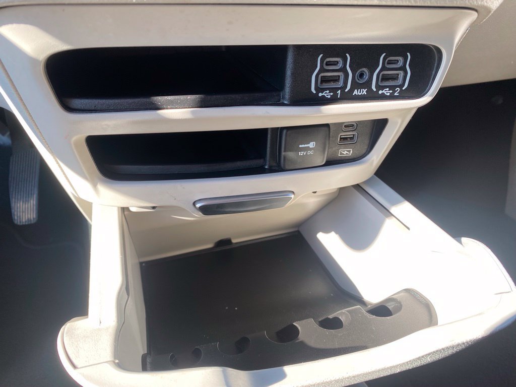 Used 2022 Chrysler Pacifica Touring-L FWD image 25