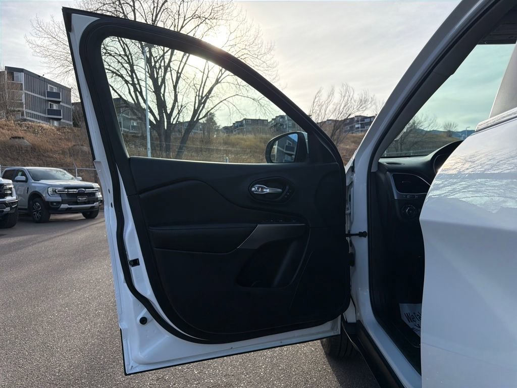 Used 2021 Jeep Cherokee Limited image 9