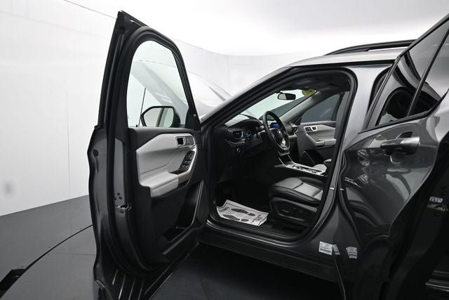 Certified 2023 Ford Explorer XLT w/ Equipment Group 202A AWD/4WD image 18