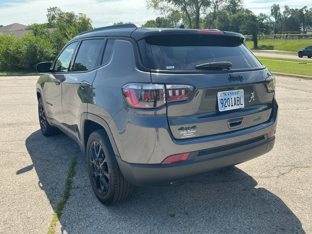 Used 2023 Jeep Compass Latitude AWD/4WD image 3