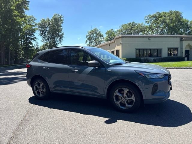 Certified 2023 Ford Escape ST-Line w/ Tech Pack #1 AWD/4WD image 3