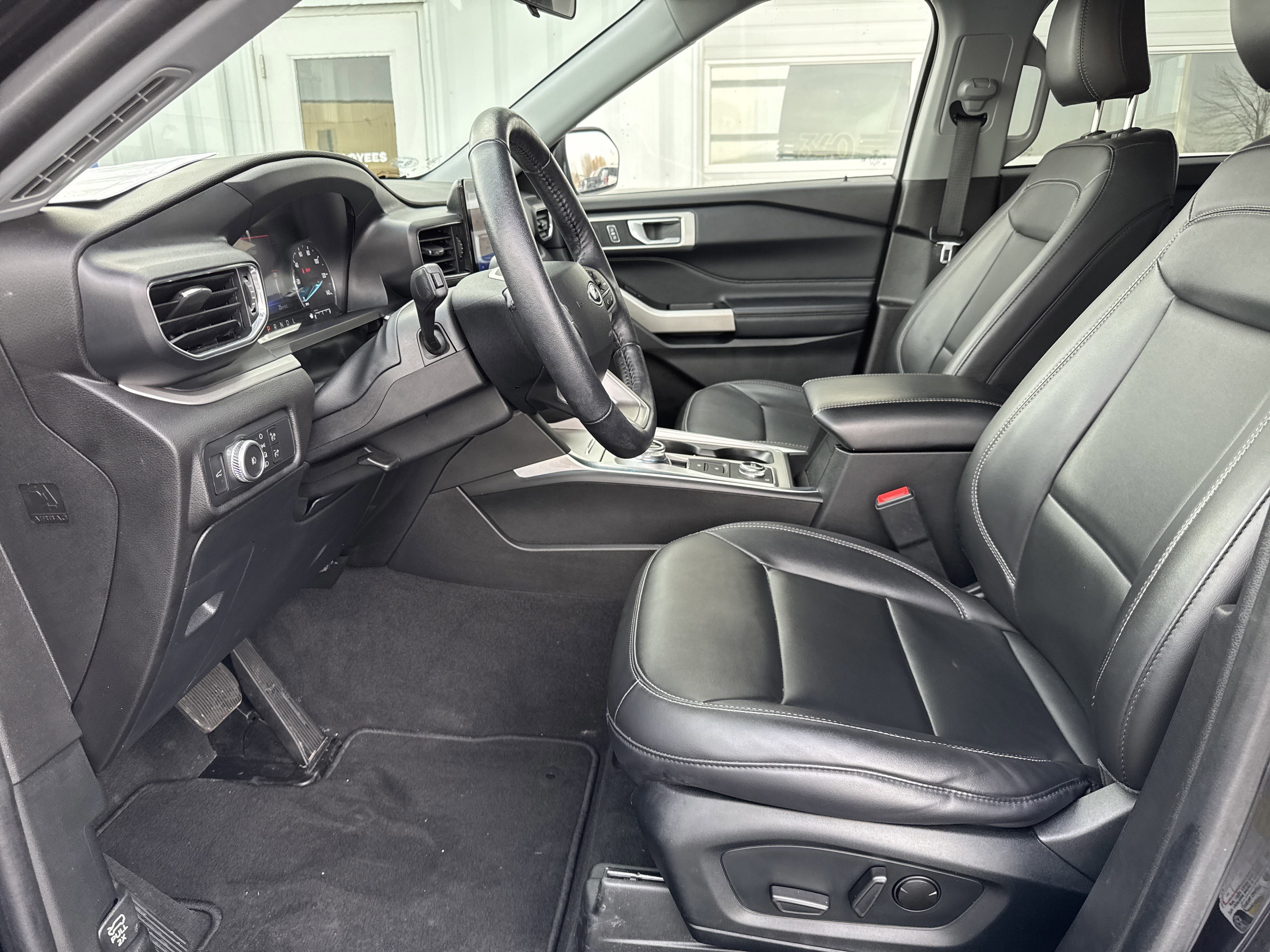 Certified 2022 Ford Explorer XLT w/ Equipment Group 202A image 22