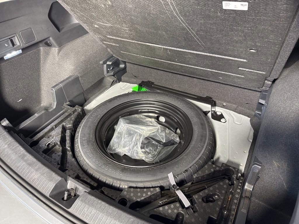 Used 2024 Volkswagen Tiguan SE image 12